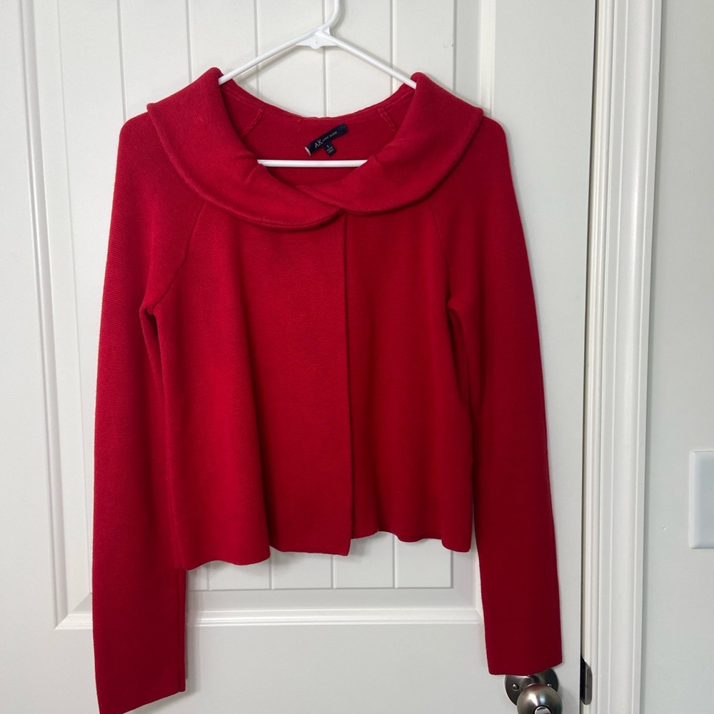 EUC AK Anne Klein women’s red rounded collar button cropped knit sweater small‎